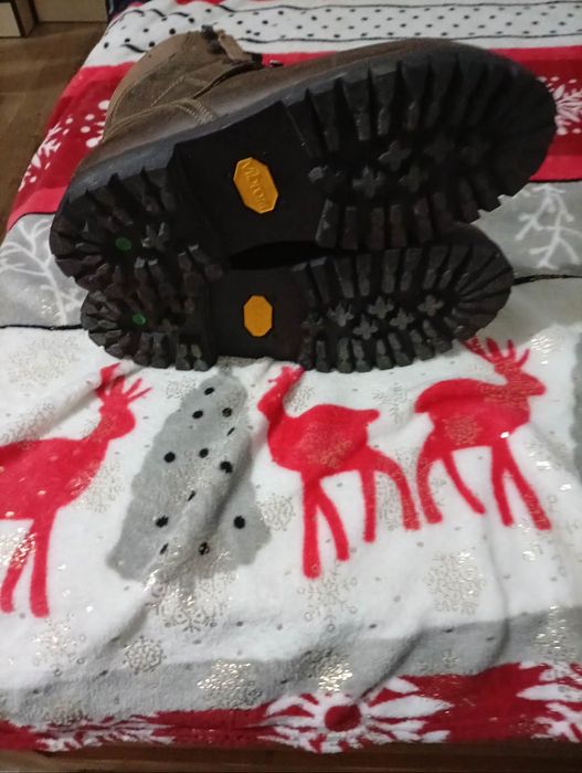 Vând ghete noi de iarna