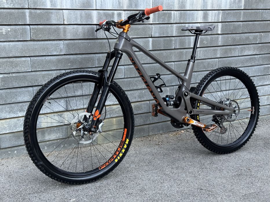 Карбонов планински велосипед FORBIDDEN DRUID CUSTOM BIKE(L размер)