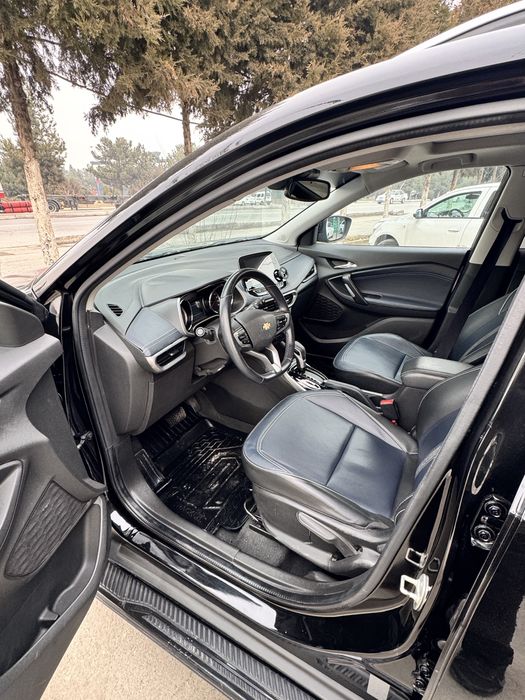 Chevrolet Tracker 2023, 47 000 km, propan, qora, 16 000$