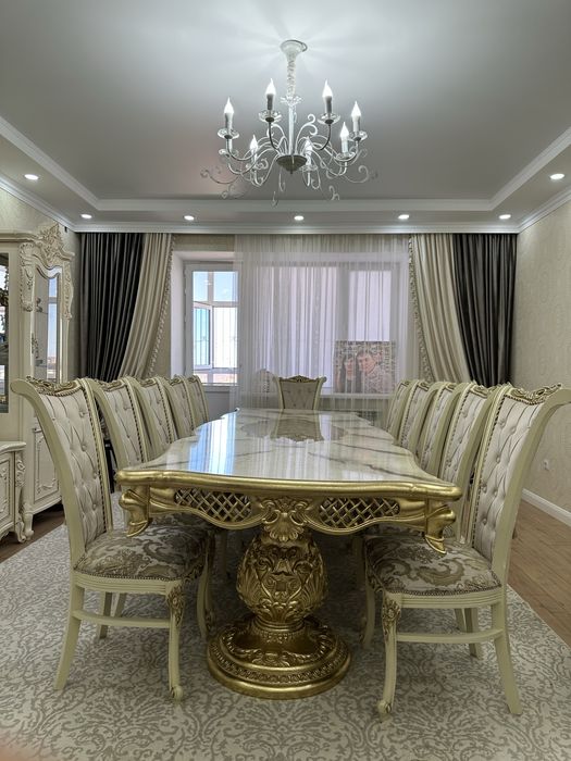Продается Мебель стол 12 стульев и сервисный комод. Срочно