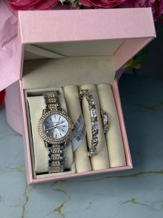 Pandora набор часы