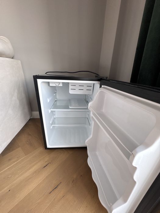 Frigider minibar Star-Light MBM-67APBL, 65 L, negru stare foarte bună