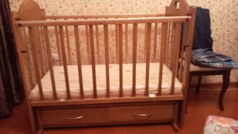 Детская манежка с матрасом.