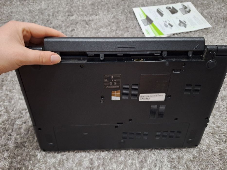 Vând laptop pentru piese