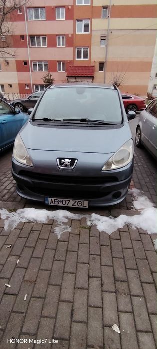 Vând mașină pegeout