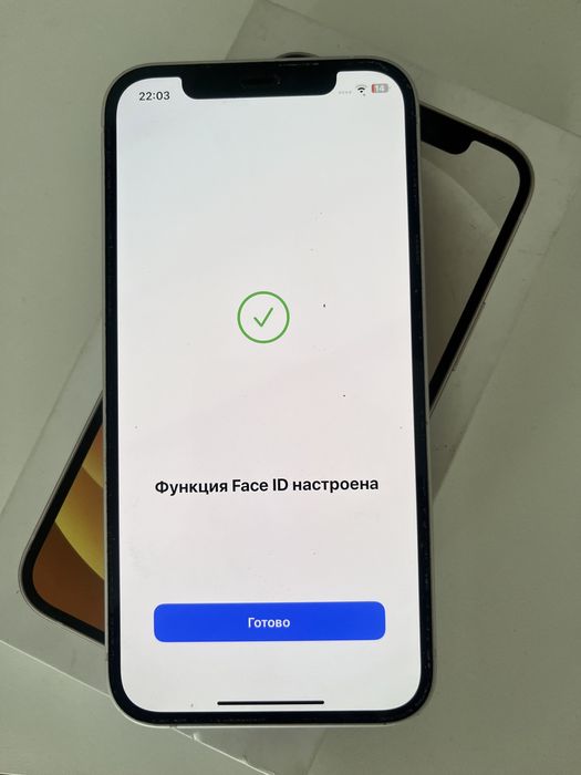 iPhone 12 в идеальном состоянии