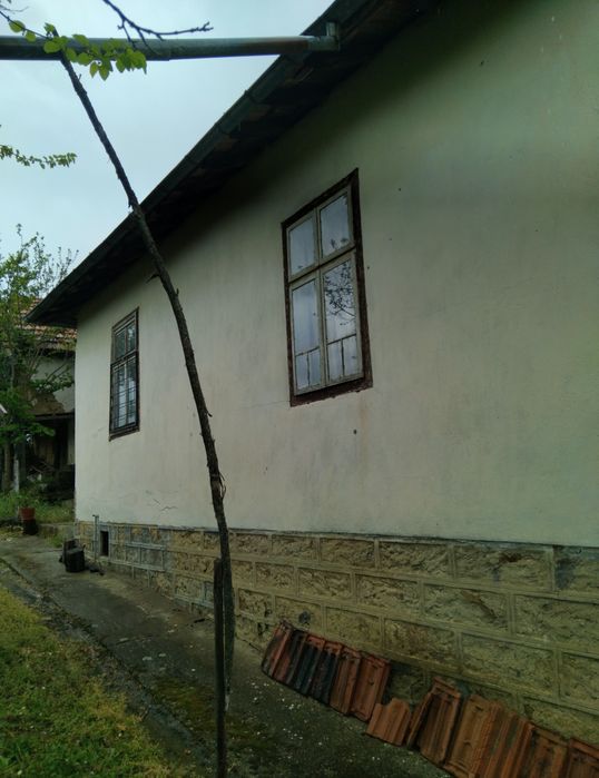 Продава къща в с.Згурово обл.Кюстендил
