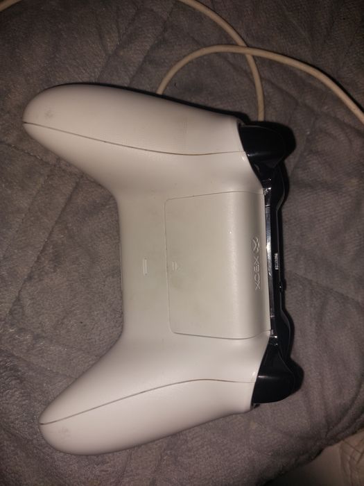 Продам джойстик для Xbox one s