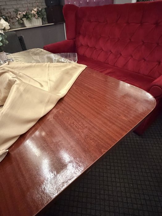 Продам диван для кафе и стол