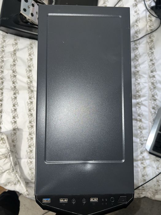 Компютър със клавиятура  и мишка