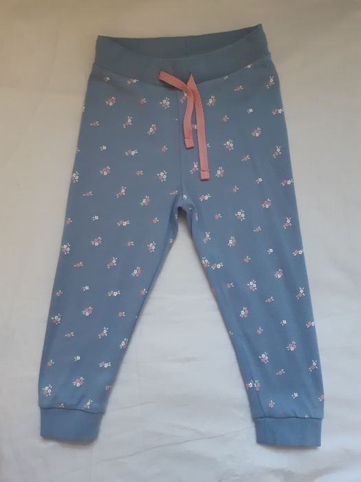 Продам новые штаны на девочку.