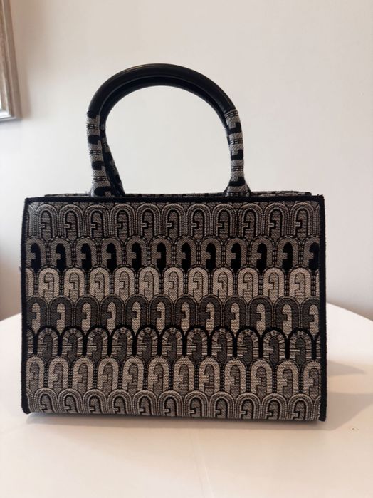 Furla Opportunity S size