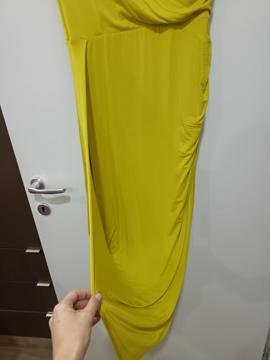 Rochie H&M asimetrica, material fluid, vaporoasa