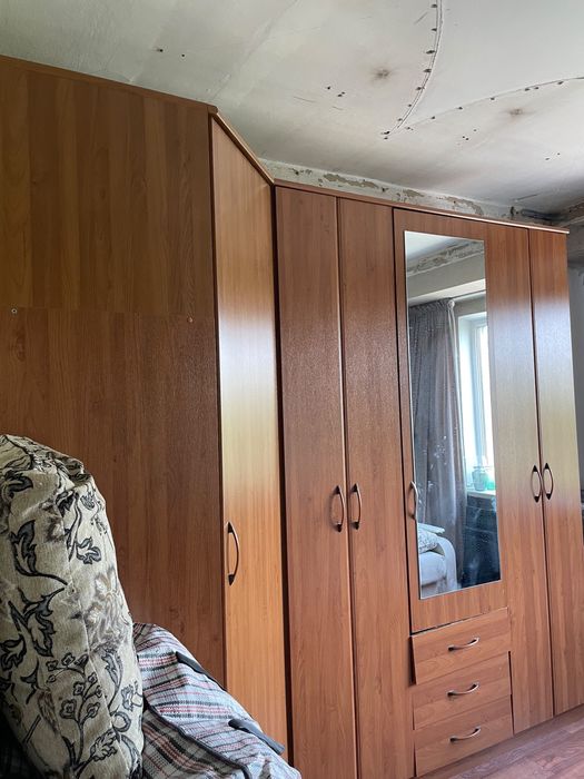 Продам срочно  2 шкафа в спальню
