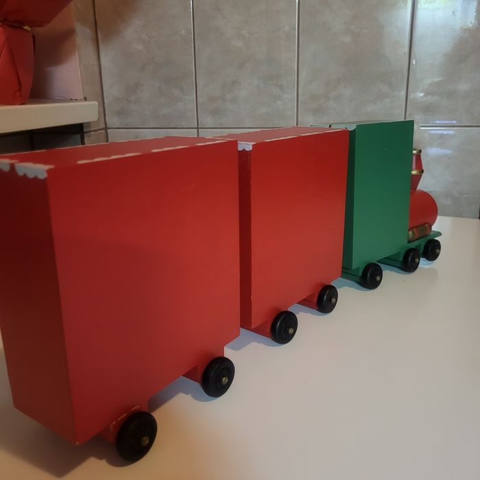 Decoratiune Craciun din lemn  sub forma de trenulet