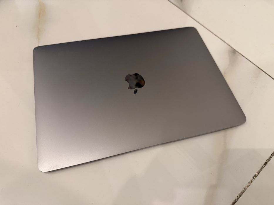 Macbook air M1 8GB RAM SUPER PRET