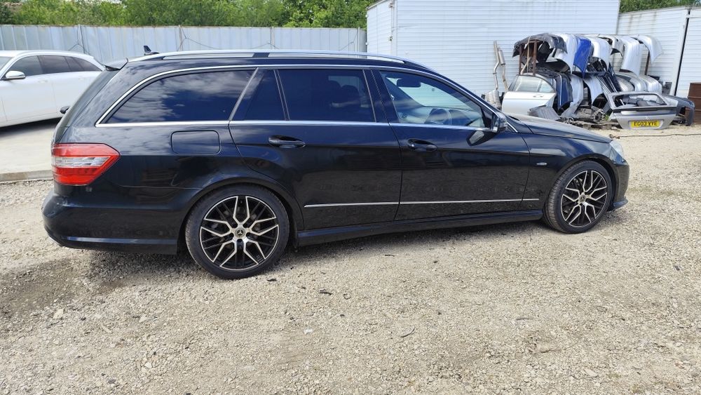 На части Мерцедес Е класа   265кс W212 комби 350CDI  2011г