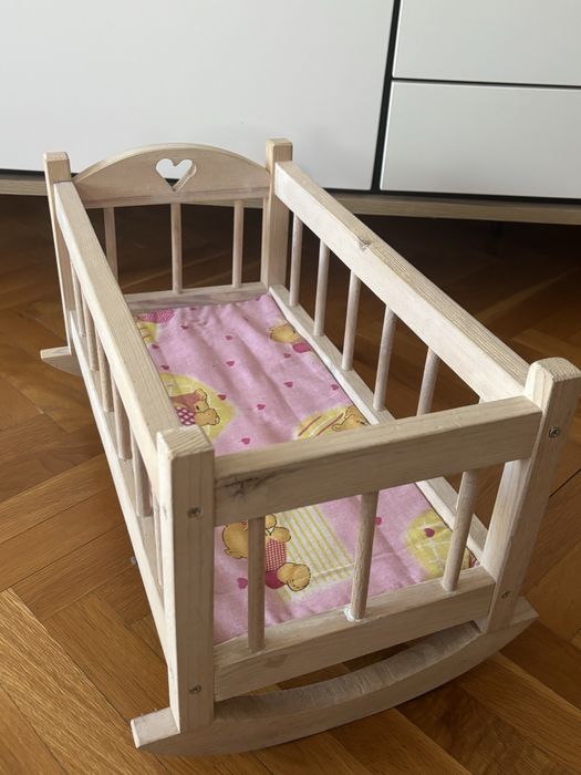 Дървена кошарка за кукла