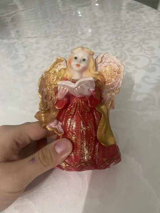 Продам фарфоровый статуэтка