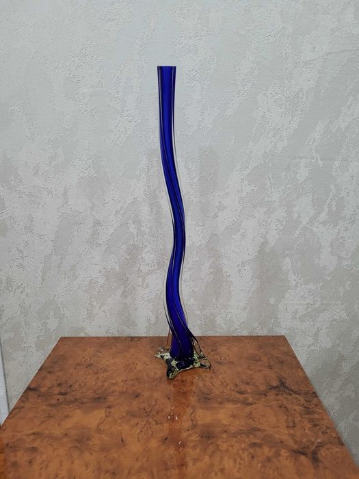 Винтажная кобольтовая ваза Берц из гнутого стекла, высота 50 см