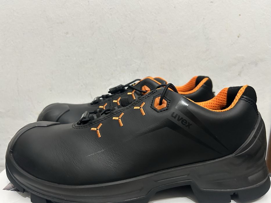 Pantofi Uvex mărimea 42