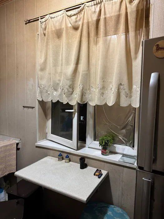 1/5/5 (5 этаж). Сергели 2. Квартира 38 м², не торцевая. Дом панельный.