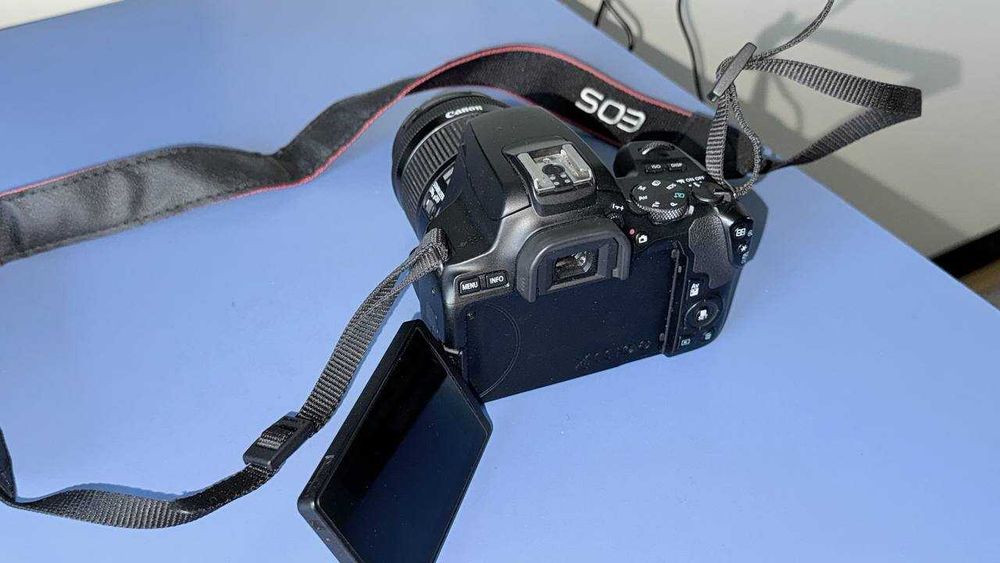 Продаю  свою  EOS Canon 250D  24.1 п как  новый,почти не использовал.