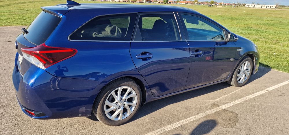 Vând Toyota Auris 1.8 Hibrid