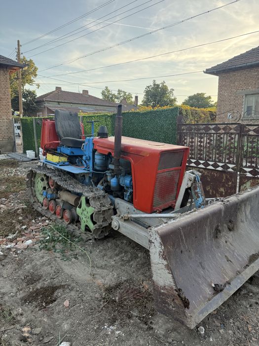 Верижен трактор болгар