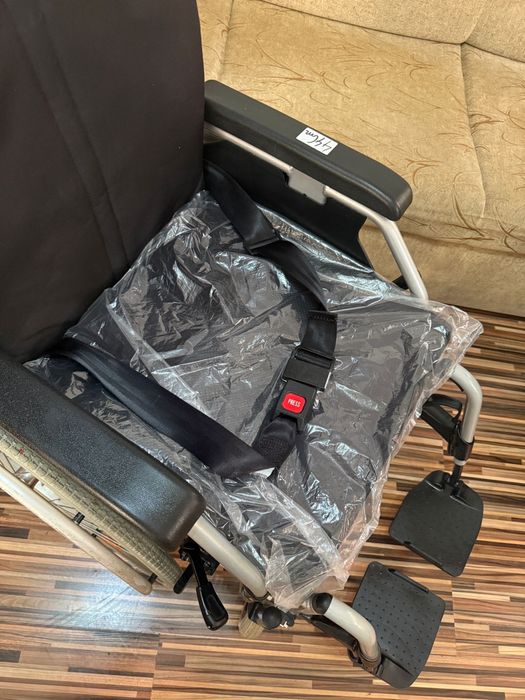 Carut scaum medical rulant batrani dizabilitati (ca nou)