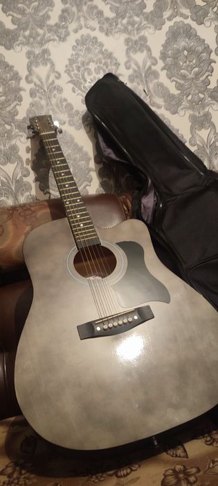 Гитара новий с гаратеи