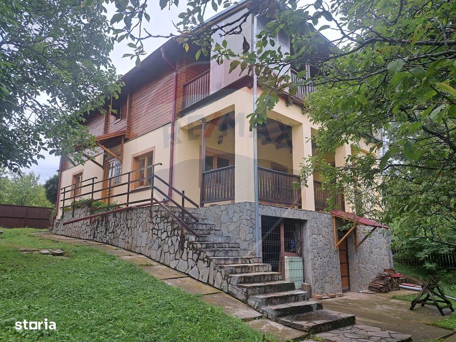 Casă vacanta 2007 Izvoarele Valenii de Munte teren 3000 mp