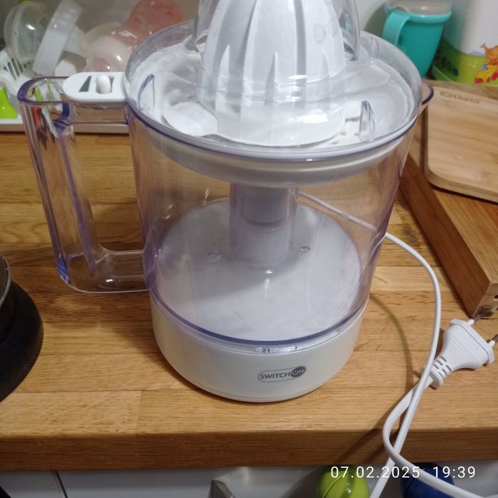 Цитрус преса swich on