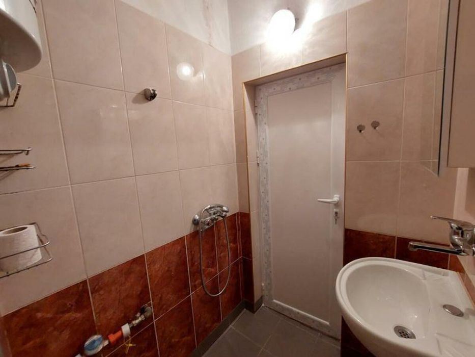 Дава се под наем Двустаен апартамент в Велико Търново, Център - 58 кв.м за 280.5 € - Снимка #4