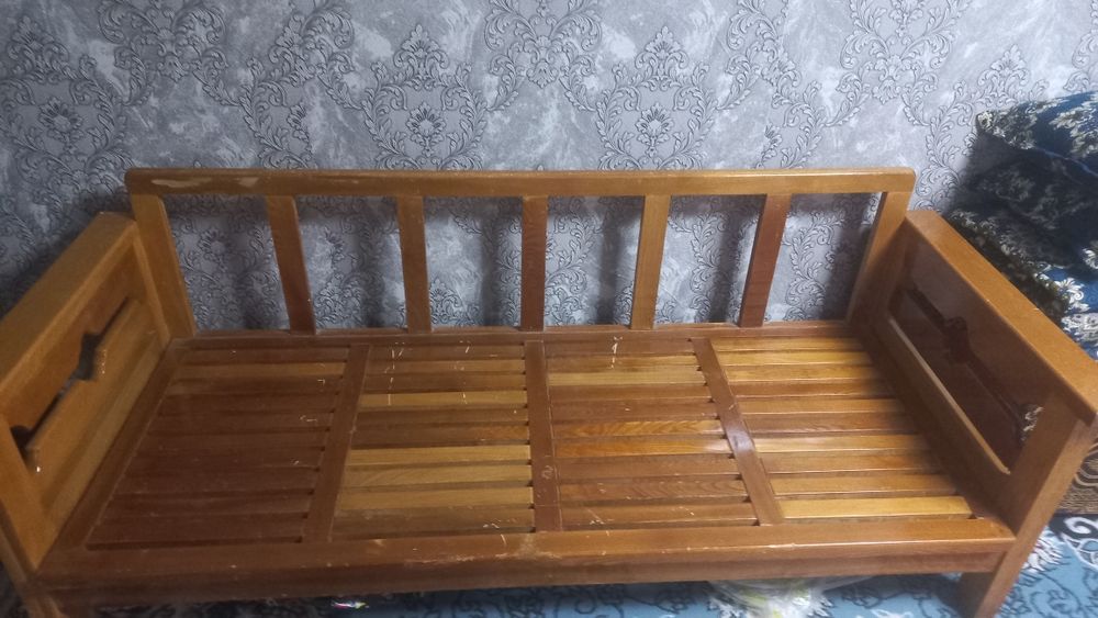 Yogoch mebel sotiladi