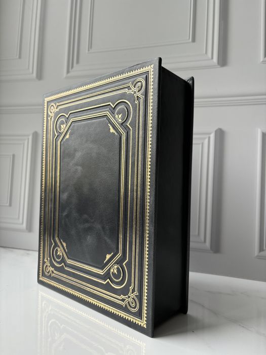 Книга «Тамерлан» в коже