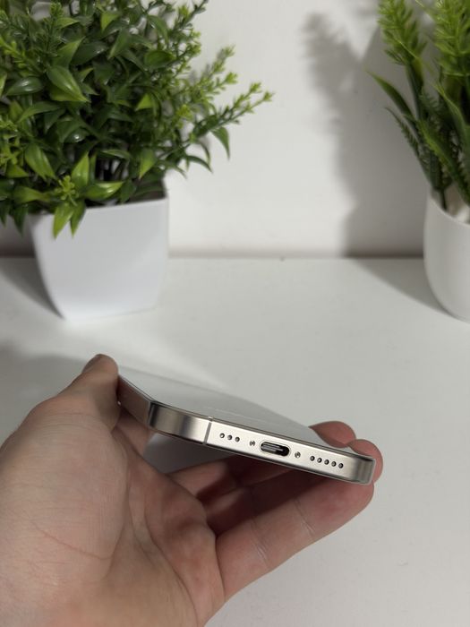 Iphone 16 pro pentru piese , display , carcasa