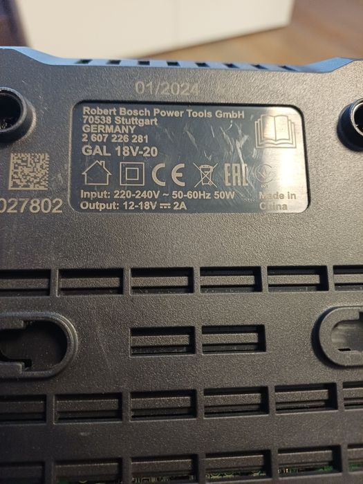 Чисто нова батерия 18V със заряднодно BOSCH