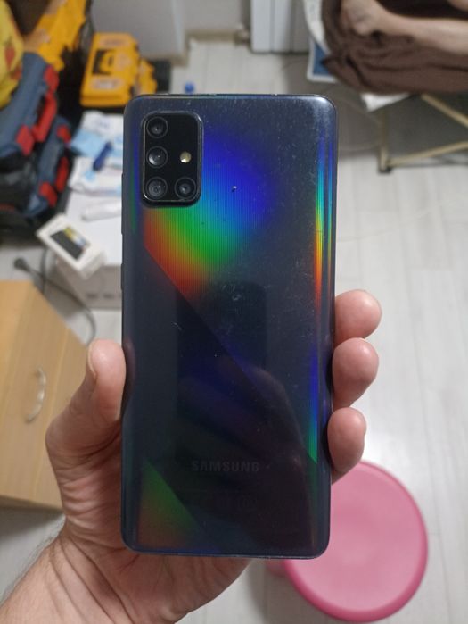 Продам телефон Samsung A71.