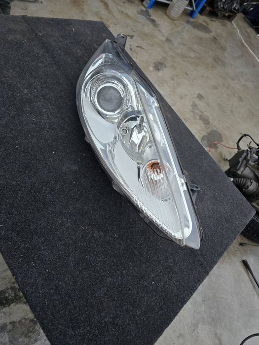 Преден десен фар с лупа Hella - Ford Fiesta 6/Форд Фиеста 6 2008г.