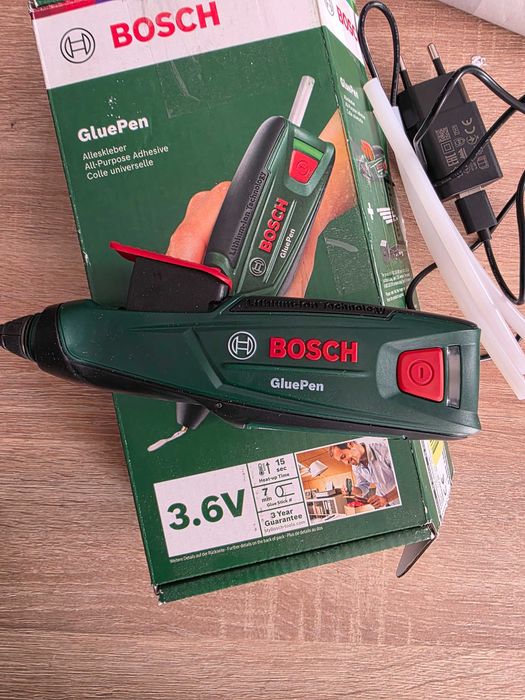 Pistol de lipit cu baghete de adeziv Bosch GluePen 1.5Ah 3.6V Negru Verde