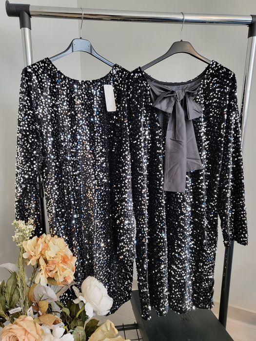 Кадифена рокля с пайети и сатенена панделка