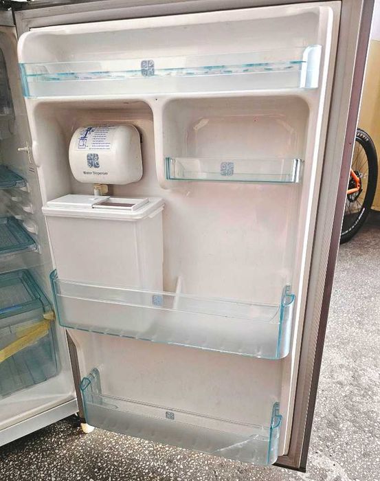 Хладилник SAMSUNG RT-21VHSS1 с горна камера употребяван