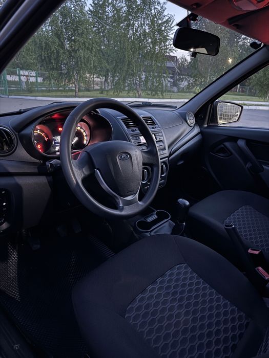 Lada granta 2020 год ,машина в родном окрасе