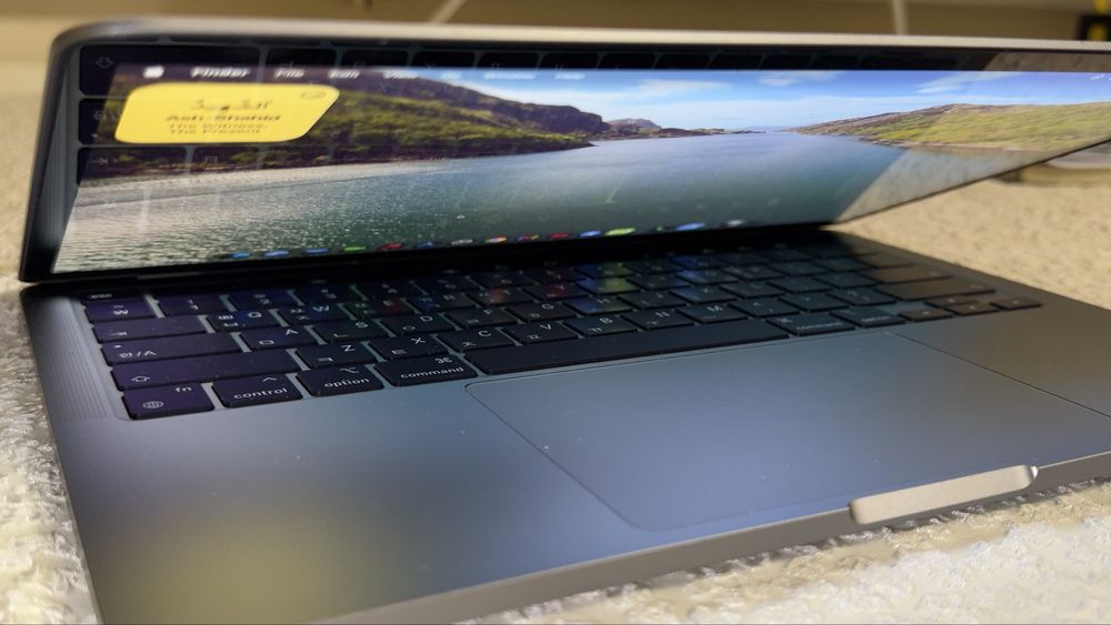 MacBook M2 pro 8/256  ideal