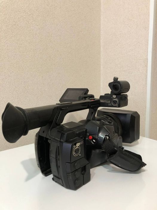 Продам профессиональную видеокамеру