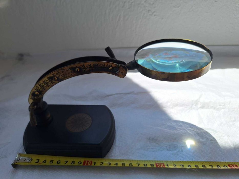 Настолна лупа с ретро дизайн