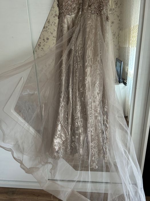 Vând rochie banchet