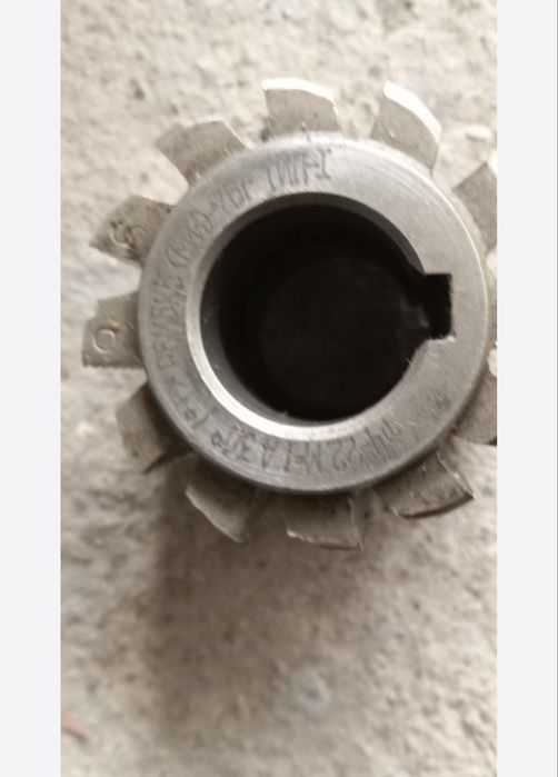 Продам фрезы по металу