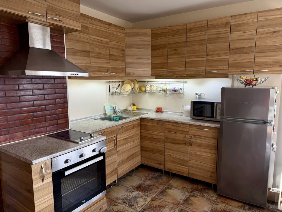 Продава се уютна кухня от МДФ и ПДЧ с електроуреди